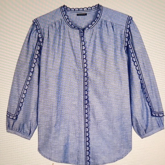 Ann Taylor NWT Chambray Popover with Scallop Trim Size MP - Picture 2 of 12